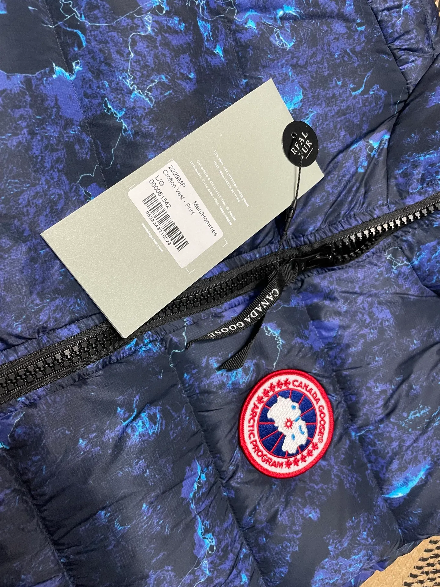 P560 Canadian brand CanadaGoose men's and women's CROFTON lightweight down vest 2229M DWR water-repellent treatment WindWall windproof fabric 700 fleece filling original mold opening details one to one production The upper body effect is stunning Exclusively available on the Xiaohongshu purchasing platform The highest version on the market Size: XS S M L XL XXL